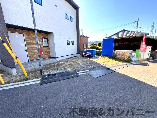 イルクオーレ和気A号棟　新築分譲戸建の駐車場|駐車場があるので、車を買う予定の方も安心です