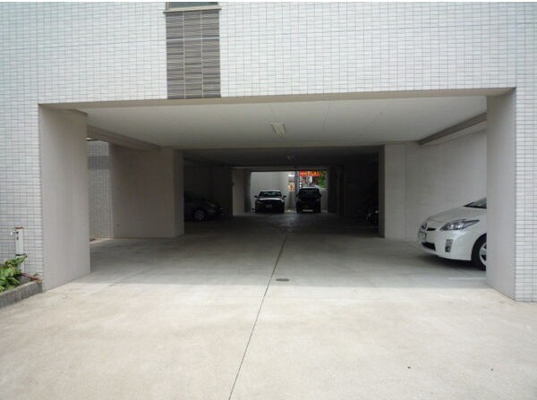 REGALO桜本町の駐車場