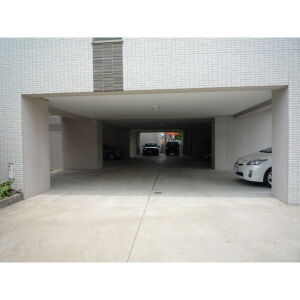 REGALO桜本町の駐車場