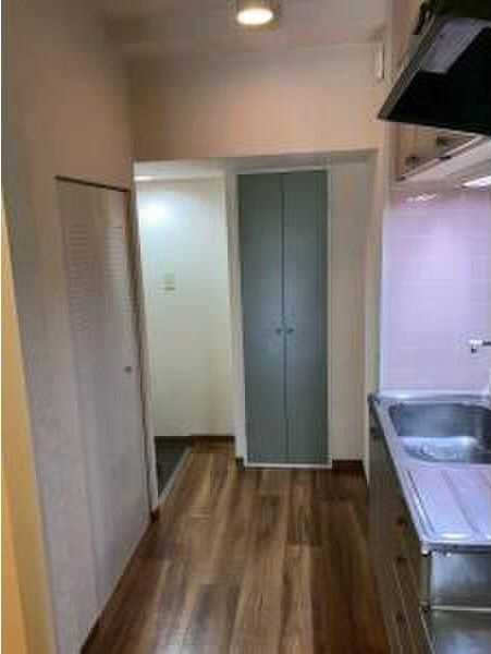 シャトー弁天弐番館の玄関