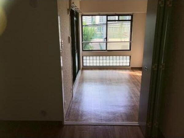 シャトー弁天弐番館の居間・リビング