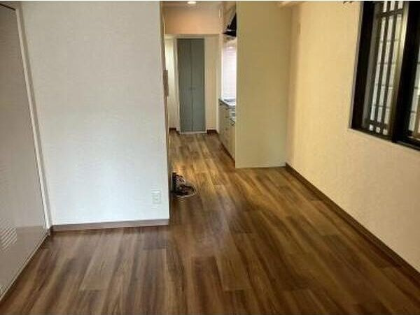 シャトー弁天弐番館の洋室