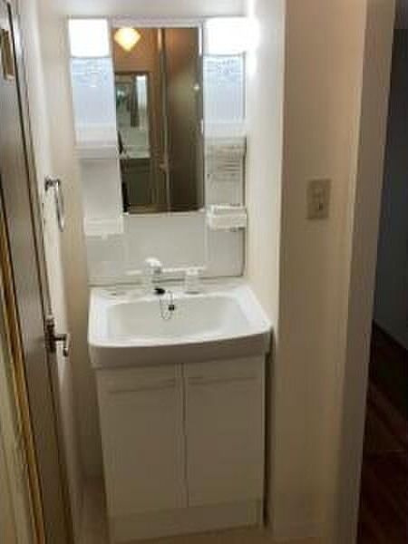 シャトー弁天弐番館の洗面所