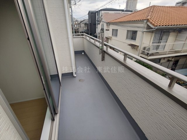 【バルコニー】 | ふじみ野市西2丁目 | 開放的で明るい空間を演出してくれるバルコニーです