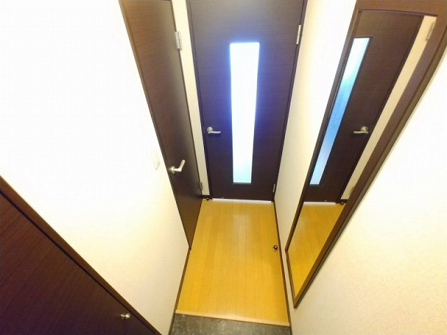 明石市藤江のアパートの玄関|廊下：姿見あり