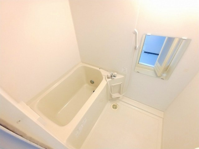 明石市藤江のアパートの浴室