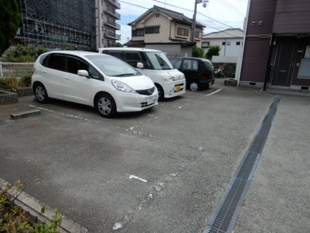 レオパレスナカムラⅠの駐車場
