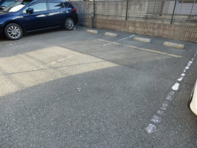 明石市藤江のアパートの駐車場