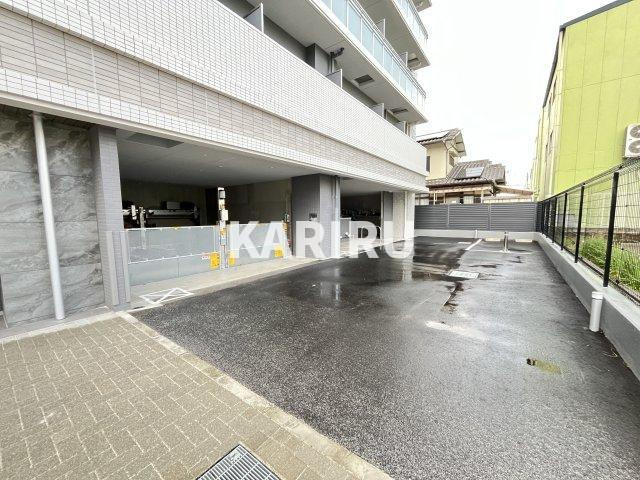 ファーストフィオーレ長田グランディールの駐車場