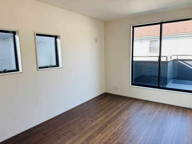 八王子市　下恩方町　新築一戸建て　１６期の収納|～2階7.0帖の主寝室　ベッドなど大型家具のレイアウトもしやすい広さです～