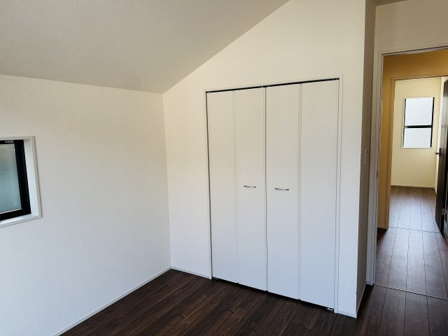 八王子市　下恩方町　新築一戸建て　１６期の収納|～収納力の高いクローゼット完備～