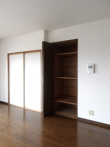 レクセルマンション川越大手町の収納|物入（LDK約16.1畳）※2025年6月撮影