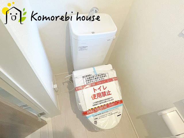 伊奈町本町　8期　新築一戸建て　グラファーレ　04のトイレ|落ち着いたトイレです