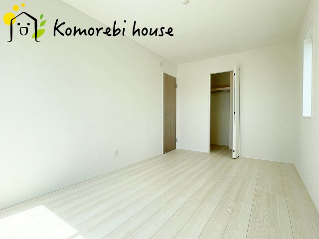 伊奈町本町　8期　新築一戸建て　グラファーレ　04の寝室|落ち着いた色調の寝室です