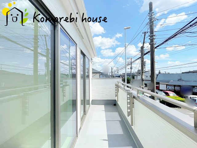 伊奈町本町　8期　新築一戸建て　グラファーレ　04のバルコニー|バルコニー付きです