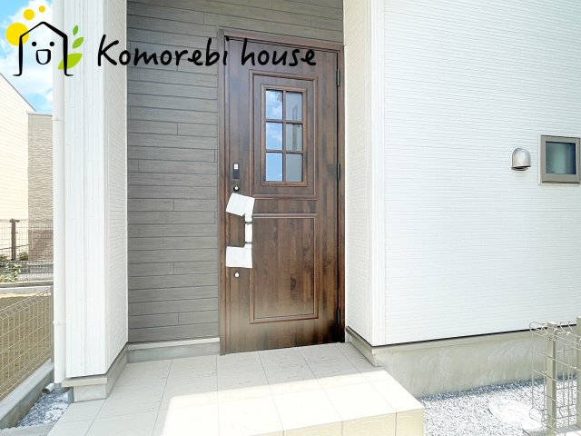 伊奈町本町　8期　新築一戸建て　グラファーレ　04の玄関|きれいな玄関です