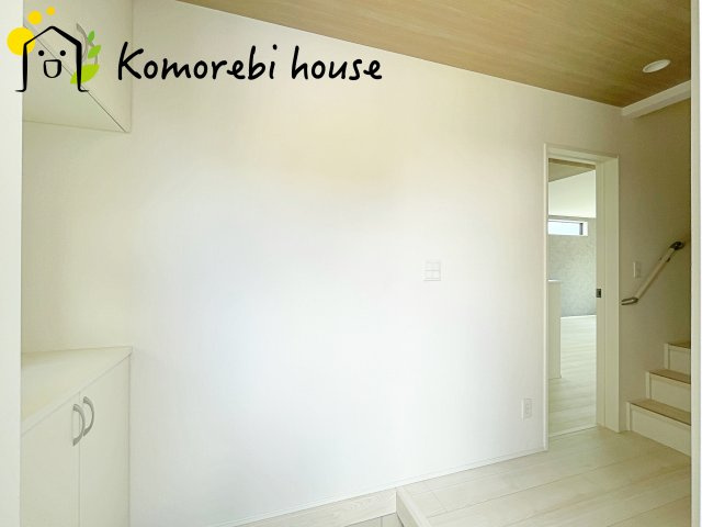 伊奈町本町　8期　新築一戸建て　グラファーレ　04の玄関|ゆったりとした玄関です