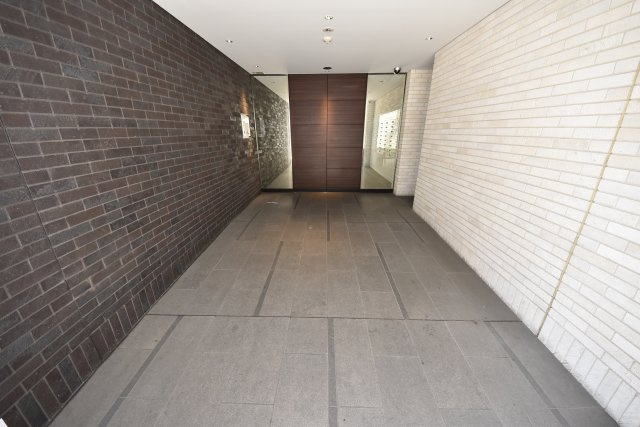 コンフォリア京町堀のエントランス