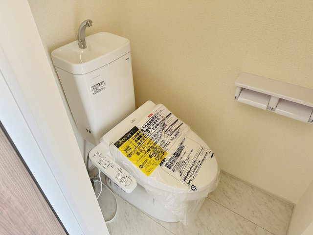 八王子市　下恩方町　新築一戸建て　１６期のトイレ|～暖房温水洗浄機能付きトイレ　冬場は特に嬉しい機能ですね～