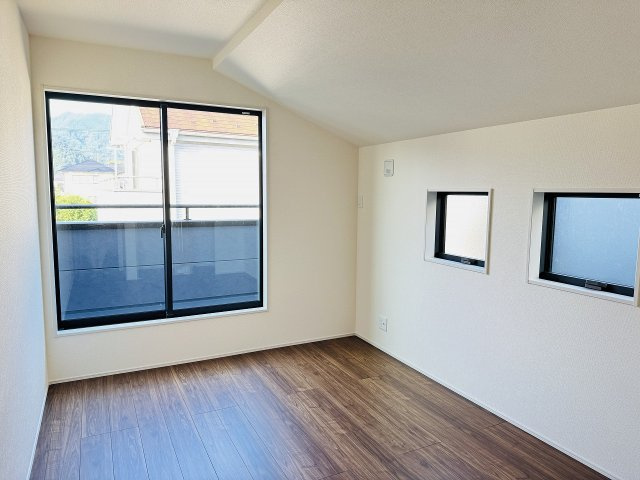八王子市　下恩方町　新築一戸建て　１６期の子供部屋|～2階バルコニーに面している6.5帖の洋室です～