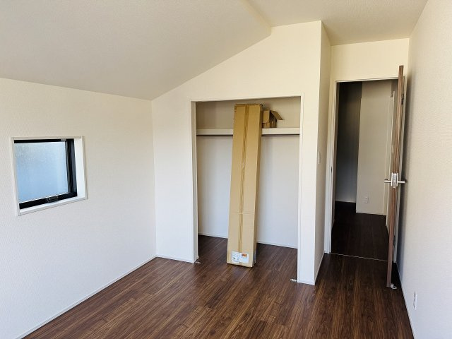 八王子市　下恩方町　新築一戸建て　１６期の収納|～収納力の高いクローゼット完備～