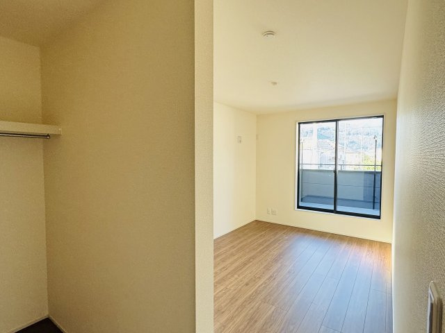 八王子市　下恩方町　新築一戸建て　１６期の寝室|～2階7.5帖の主寝室　ベッドなど大型家具のレイアウトもしやすい広さです～