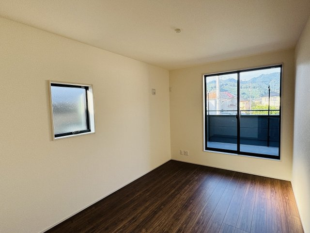 八王子市　下恩方町　新築一戸建て　１６期の寝室|～2階7.5帖の主寝室　ベッドなど大型家具のレイアウトもしやすい広さです～