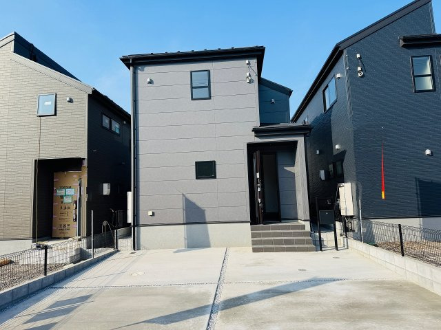 八王子市　下恩方町　新築一戸建て　１６期の外観|～初期費用・月額費用0円の太陽光発電搭載　長期優良住宅認定　全棟並列2台駐車可能～