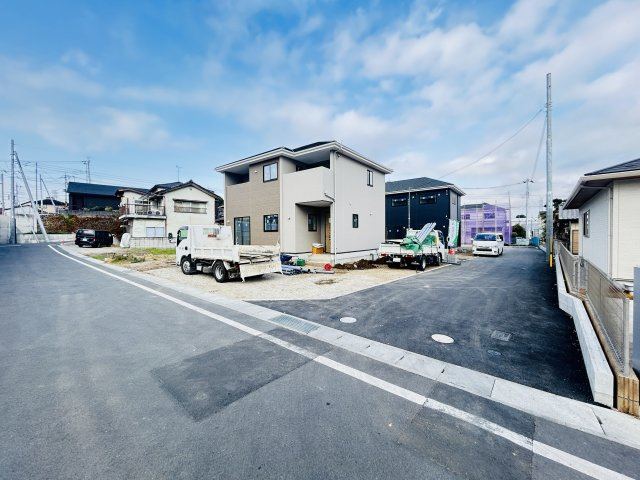 新築　高崎市岩鼻町1期　3号棟の前面道路含む現地写真|現地写真　南側接道幅員約5.5ｍ