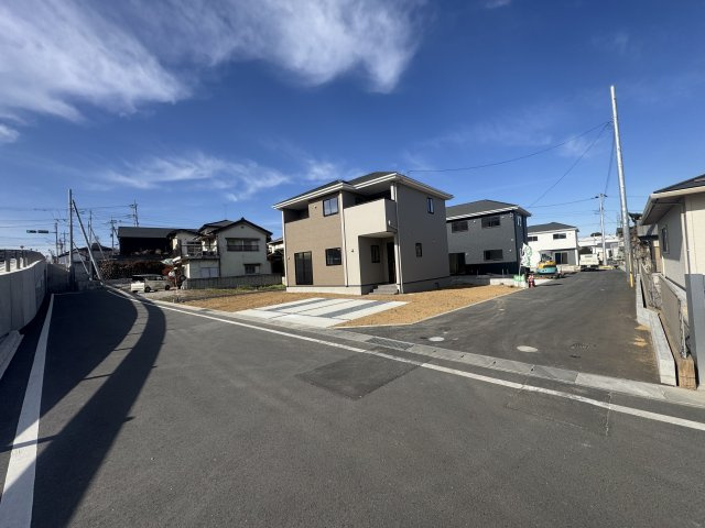 新築　高崎市岩鼻町1期　4号棟の前面道路含む現地写真|現地写真　南側接道幅員約5.5ｍ