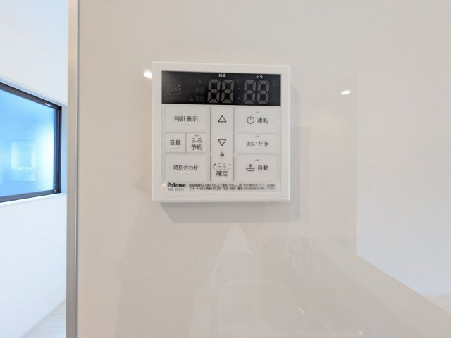 八王子市　下恩方町　新築一戸建て　１６期の設備|～給湯器リモコン　風呂予約機能、オートバス、追い炊き機能付～