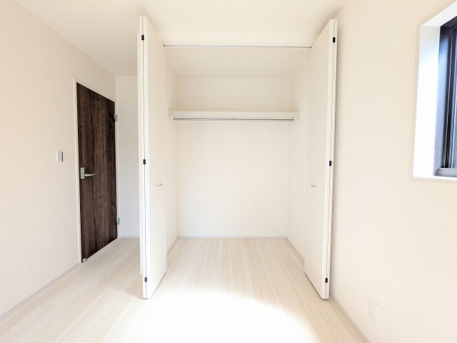 八王子市　下恩方町　新築一戸建て　１６期の収納|～収納力の高いクローゼット完備～