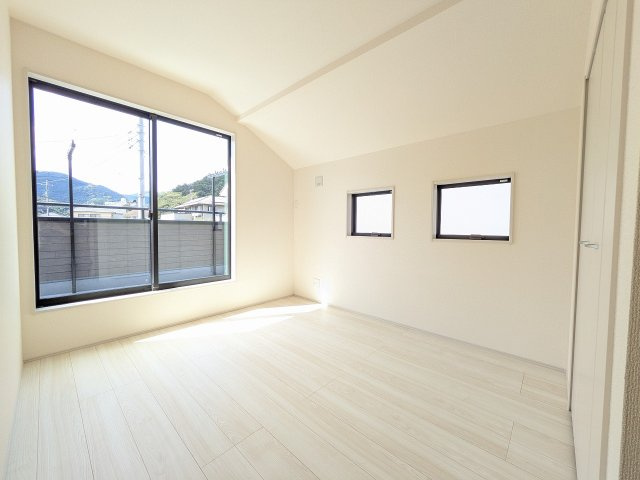 八王子市　下恩方町　新築一戸建て　１６期の子供部屋|～2階バルコニーに面している5.33帖の洋室～