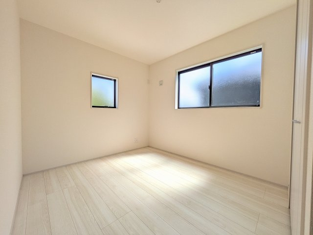 八王子市　下恩方町　新築一戸建て　１６期の洋室|～2階5.33帖の洋室　2面採光で明るく風通しの良いお部屋です～