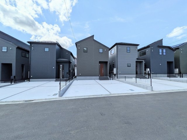 八王子市　下恩方町　新築一戸建て　１６期の前面道路含む現地写真|～北東側6m道路に面しています～