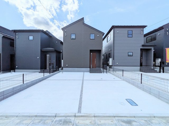 八王子市　下恩方町　新築一戸建て　１６期の駐車場|～並列2台駐車可能カースペース付き～