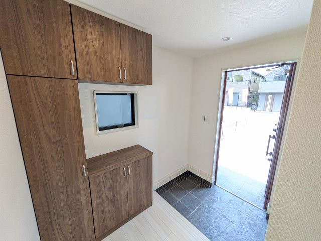 八王子市　下恩方町　新築一戸建て　１６期の玄関|～玄関は安心のWロックキーを採用～