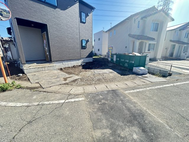新築　高崎市東貝沢第1期　LIGNAGE　1号棟の駐車場|現地写真　駐車スペースは並列2～3台分可能です！
