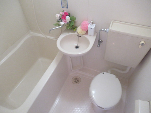 メゾン　ド　アヴニール名谷の浴室