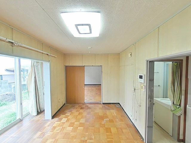 中古住宅（中区湊）の洋室|キッチン横の6畳の洋室です。