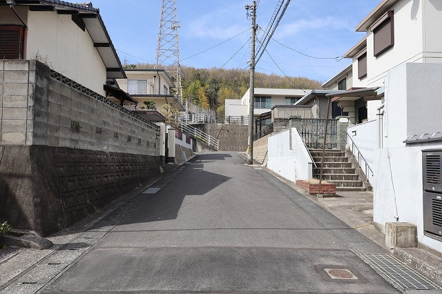 中古住宅（中区湊）のその他|西側に面している道路です。