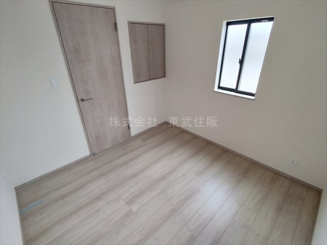 【洋室】 | 川越市中台　全6棟　B号棟 | 洋室4.5帖、落ち着いた色調の洋室です