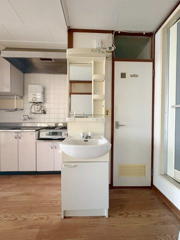 京都一乗寺コーポラスの独立洗面台|【洗面化粧台】下部が収納となっているので、洗面用具の収納に便利です♪室内（2025年8月）撮影