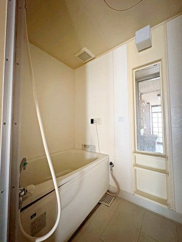 京都一乗寺コーポラスの浴室|【浴室】追い焚き機能が備わっているので、いつでも温かいお風呂に入ることができます！