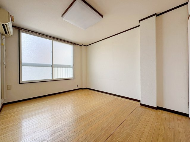 京都一乗寺コーポラスの洋室|【洋室】収納スペースあり！朝日の差し込む東向きのお部屋です！室内（2025年8月）撮影