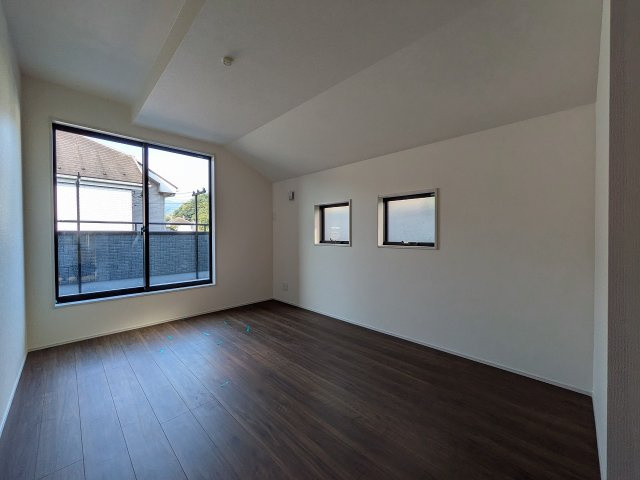 八王子市　下恩方町　新築一戸建て　１６期の子供部屋|～2階バルコニーに面している6.0帖の洋室です～