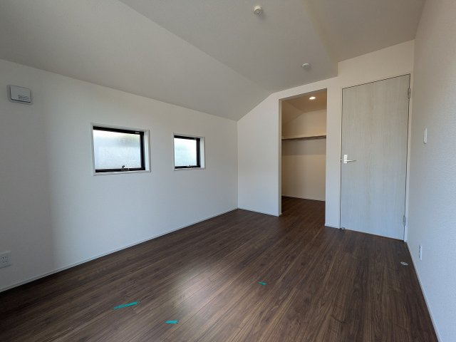 八王子市　下恩方町　新築一戸建て　１６期の収納|～収納力の高いウォークインクローゼット完備～