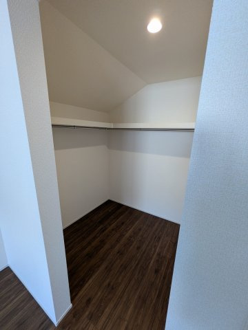 八王子市　下恩方町　新築一戸建て　１６期の収納|～オープンタイプのウォークインクローゼットです～