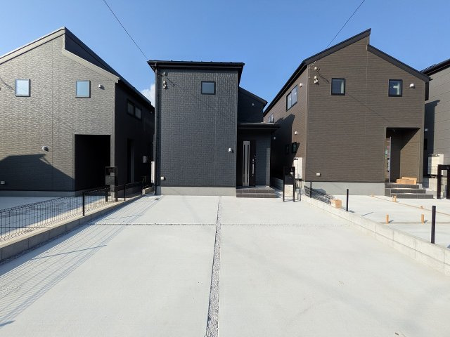 八王子市　下恩方町　新築一戸建て　１６期の外観|～初期費用・月額費用0円の太陽光発電搭載　長期優良住宅認定　全棟並列2台駐車可能～