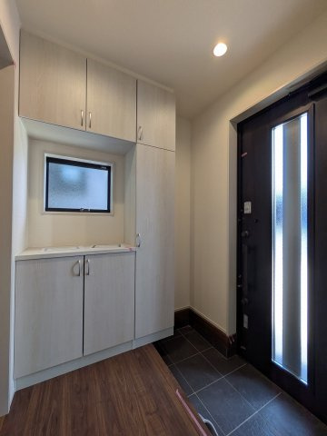 八王子市　下恩方町　新築一戸建て　１６期の玄関|～玄関は安心のWロックキーを採用～